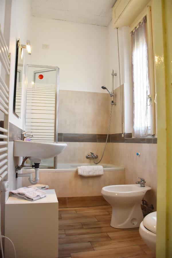 B&B Via Roma Bernate Ticino Bagian luar foto